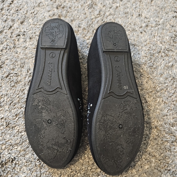 Elegant Black Flats with Pearl Detailing - Picture 4 of 9